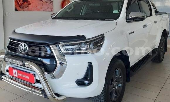 Sayi Na hannu Toyota Hilux White Mota in Maseru a Maseru Sayi Na hannu Toyota Hilux White Mota in Maseru a Maseru