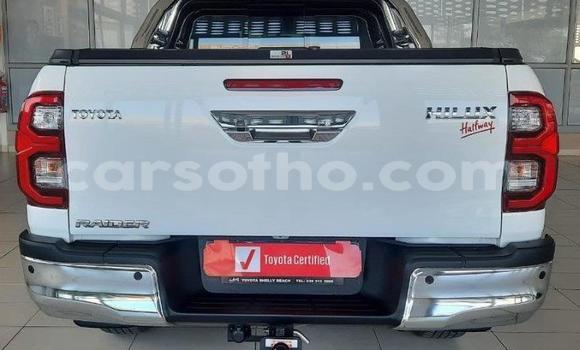Sayi Na hannu Toyota Hilux White Mota in Maseru a Maseru Sayi Na hannu Toyota Hilux White Mota in Maseru a Maseru