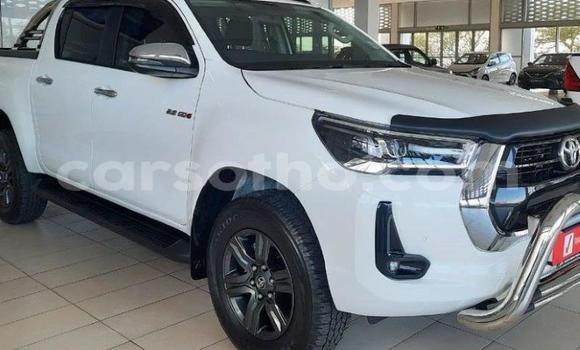 Sayi Na hannu Toyota Hilux White Mota in Maseru a Maseru Sayi Na hannu Toyota Hilux White Mota in Maseru a Maseru
