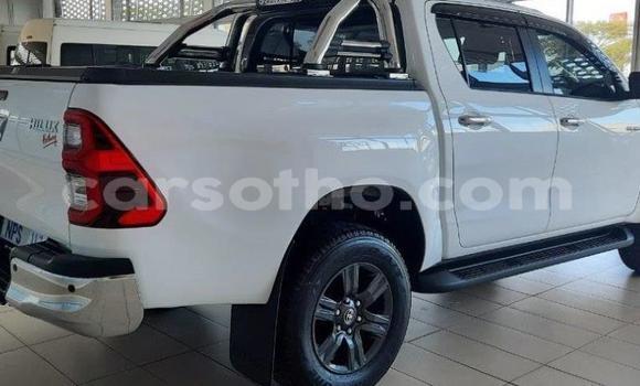 Sayi Na hannu Toyota Hilux White Mota in Maseru a Maseru Sayi Na hannu Toyota Hilux White Mota in Maseru a Maseru