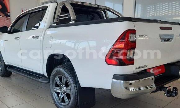 Sayi Na hannu Toyota Hilux White Mota in Maseru a Maseru Sayi Na hannu Toyota Hilux White Mota in Maseru a Maseru