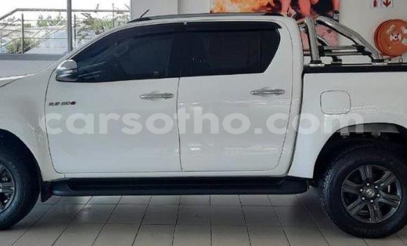 Sayi Na hannu Toyota Hilux White Mota in Maseru a Maseru Sayi Na hannu Toyota Hilux White Mota in Maseru a Maseru
