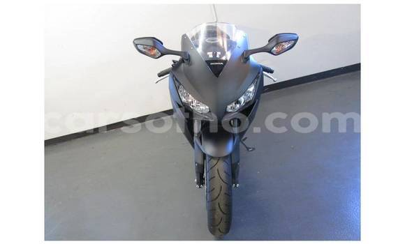 Sayi Na hannu Honda CBR 1000 RR Black Motsi in Maseru a Maseru Sayi Na hannu Honda CBR 1000 RR Black Motsi in Maseru a Maseru