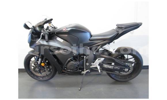 Sayi Na hannu Honda CBR 1000 RR Black Motsi in Maseru a Maseru Sayi Na hannu Honda CBR 1000 RR Black Motsi in Maseru a Maseru