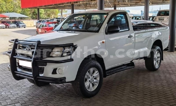 Sayi Na hannu Toyota Hilux White Mota in Thaba–Tseka a Mafeteng Sayi Na hannu Toyota Hilux White Mota in Thaba–Tseka a Mafeteng
