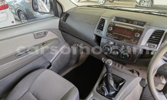Sayi Na hannu Toyota Hilux White Mota in Thaba–Tseka a Mafeteng Sayi Na hannu Toyota Hilux White Mota in Thaba–Tseka a Mafeteng