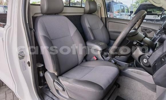 Sayi Na hannu Toyota Hilux White Mota in Thaba–Tseka a Mafeteng Sayi Na hannu Toyota Hilux White Mota in Thaba–Tseka a Mafeteng