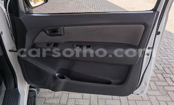 Sayi Na hannu Toyota Hilux White Mota in Thaba–Tseka a Mafeteng Sayi Na hannu Toyota Hilux White Mota in Thaba–Tseka a Mafeteng