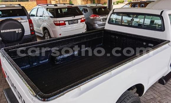 Sayi Na hannu Toyota Hilux White Mota in Thaba–Tseka a Mafeteng Sayi Na hannu Toyota Hilux White Mota in Thaba–Tseka a Mafeteng