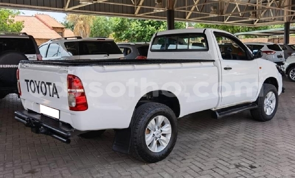 Sayi Na hannu Toyota Hilux White Mota in Thaba–Tseka a Mafeteng Sayi Na hannu Toyota Hilux White Mota in Thaba–Tseka a Mafeteng