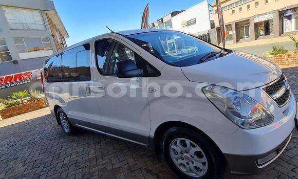 Acheter Occasion Voiture Hyundai H1 Blanc à Maseru, Maseru Acheter Occasion Voiture Hyundai H1 Blanc à Maseru, Maseru