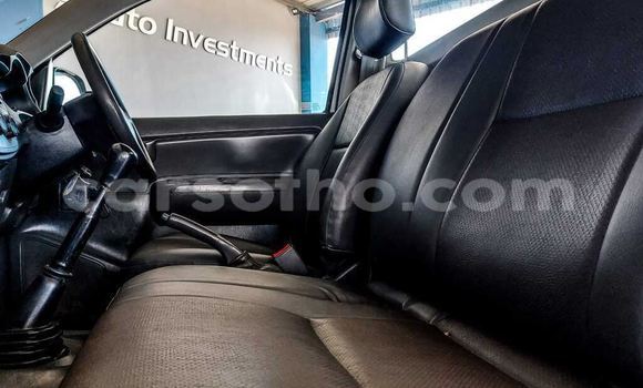 اشتري مستعمل Toyota Hilux White سيارة في Hlotse في Leribe اشتري مستعمل Toyota Hilux White سيارة في Hlotse في Leribe