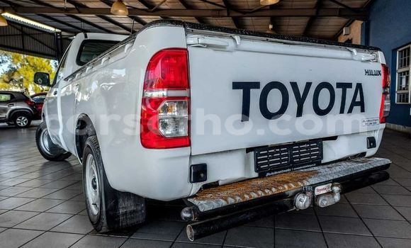 اشتري مستعمل Toyota Hilux White سيارة في Hlotse في Leribe اشتري مستعمل Toyota Hilux White سيارة في Hlotse في Leribe