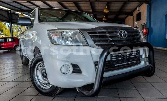 اشتري مستعمل Toyota Hilux White سيارة في Hlotse في Leribe اشتري مستعمل Toyota Hilux White سيارة في Hlotse في Leribe