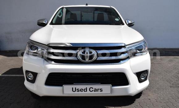 Acheter Occasion Voiture Toyota Hilux Blanc à Thaba–Tseka, Mafeteng Acheter Occasion Voiture Toyota Hilux Blanc à Thaba–Tseka, Mafeteng
