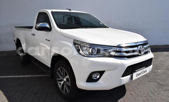 Acheter Occasion Voiture Toyota Hilux Blanc à Thaba–Tseka, Mafeteng Acheter Occasion Voiture Toyota Hilux Blanc à Thaba–Tseka, Mafeteng