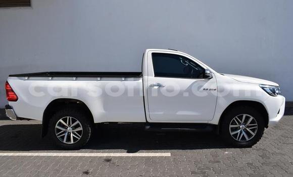 Acheter Occasion Voiture Toyota Hilux Blanc à Thaba–Tseka, Mafeteng Acheter Occasion Voiture Toyota Hilux Blanc à Thaba–Tseka, Mafeteng