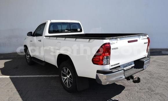 Acheter Occasion Voiture Toyota Hilux Blanc à Thaba–Tseka, Mafeteng Acheter Occasion Voiture Toyota Hilux Blanc à Thaba–Tseka, Mafeteng