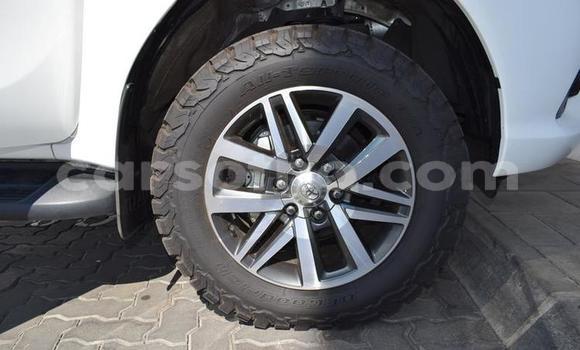 Acheter Occasion Voiture Toyota Hilux Blanc à Thaba–Tseka, Mafeteng Acheter Occasion Voiture Toyota Hilux Blanc à Thaba–Tseka, Mafeteng