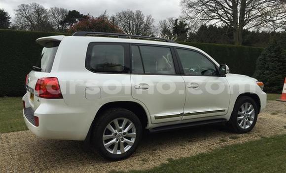 Buy Used Toyota Land Cruiser Prado White Car in Maseru in Maseru Buy Used Toyota Land Cruiser Prado White Car in Maseru in Maseru