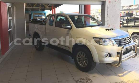 Acheter Occasion Voiture Toyota Hilux Blanc à Hlotse, Leribe Acheter Occasion Voiture Toyota Hilux Blanc à Hlotse, Leribe