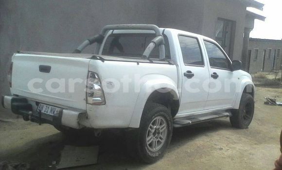 Sayi Na hannu Isuzu KB White Mota in Maseru a Maseru Sayi Na hannu Isuzu KB White Mota in Maseru a Maseru