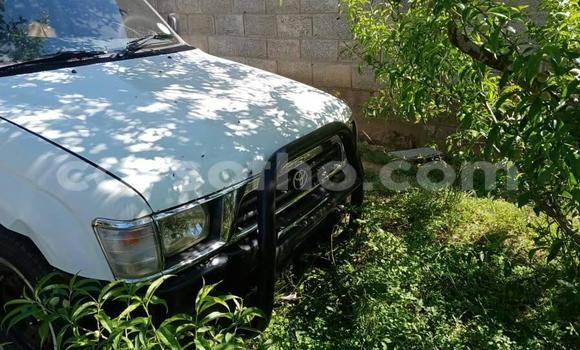 Sayi Na hannu Toyota Hilux White Mota in Maseru a Maseru Sayi Na hannu Toyota Hilux White Mota in Maseru a Maseru