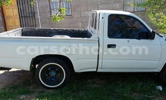 Sayi Na hannu Toyota Hilux White Mota in Maseru a Maseru Sayi Na hannu Toyota Hilux White Mota in Maseru a Maseru