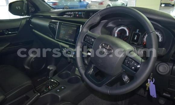 Sayi Na hannu Toyota Hilux Black Mota in Roma a Maseru Sayi Na hannu Toyota Hilux Black Mota in Roma a Maseru