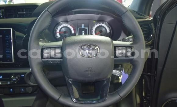 Sayi Na hannu Toyota Hilux Black Mota in Roma a Maseru Sayi Na hannu Toyota Hilux Black Mota in Roma a Maseru