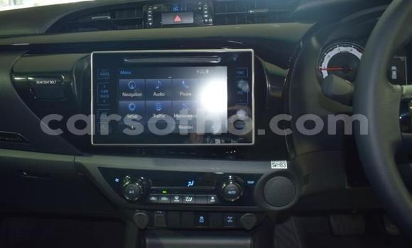 Sayi Na hannu Toyota Hilux Black Mota in Roma a Maseru Sayi Na hannu Toyota Hilux Black Mota in Roma a Maseru