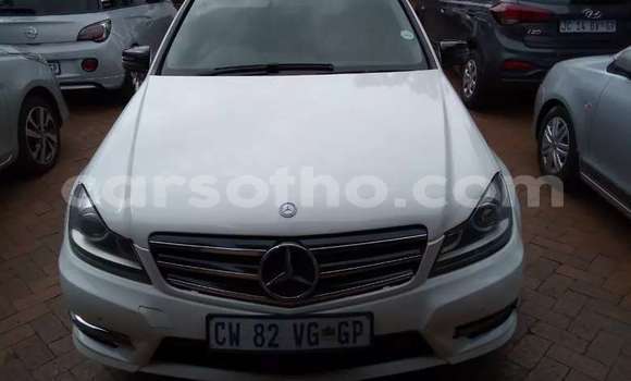Sayi Na hannu Mercedes-Benz A200 White Mota in Maseru a Maseru Sayi Na hannu Mercedes-Benz A200 White Mota in Maseru a Maseru