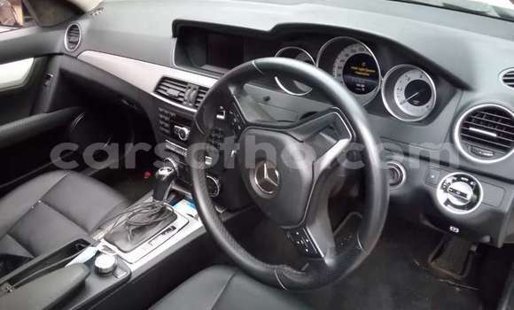 Sayi Na hannu Mercedes-Benz A200 White Mota in Maseru a Maseru Sayi Na hannu Mercedes-Benz A200 White Mota in Maseru a Maseru