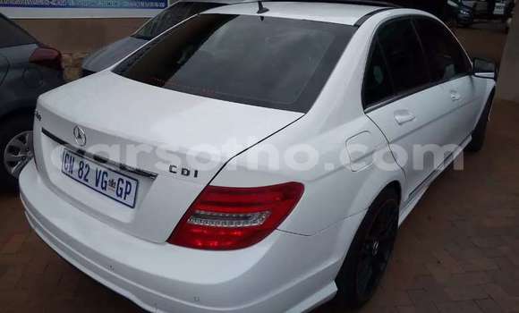Sayi Na hannu Mercedes-Benz A200 White Mota in Maseru a Maseru Sayi Na hannu Mercedes-Benz A200 White Mota in Maseru a Maseru