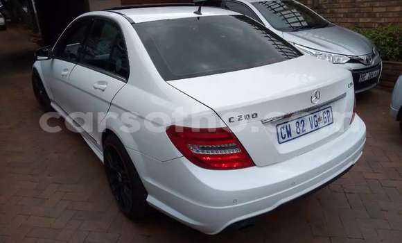 Sayi Na hannu Mercedes-Benz A200 White Mota in Maseru a Maseru Sayi Na hannu Mercedes-Benz A200 White Mota in Maseru a Maseru