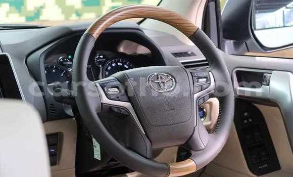 Sayi Na hannu Toyota Land Cruiser Prado White Mota in Teyateyaneng a Berea Sayi Na hannu Toyota Land Cruiser Prado White Mota in Teyateyaneng a Berea