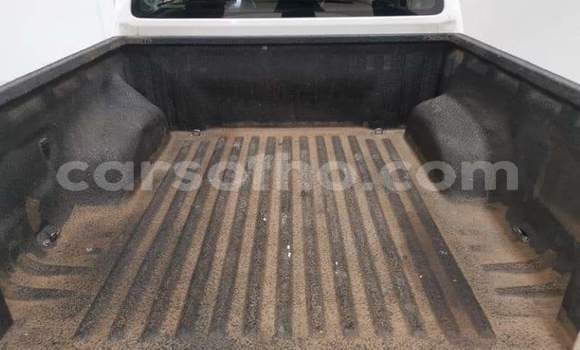 Buy Used Volkswagen Amarok White Car in Hlotse in Leribe Buy Used Volkswagen Amarok White Car in Hlotse in Leribe