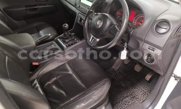 Buy Used Volkswagen Amarok White Car in Hlotse in Leribe Buy Used Volkswagen Amarok White Car in Hlotse in Leribe