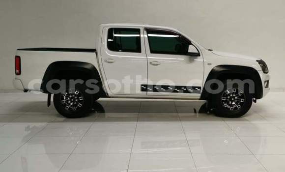 Buy Used Volkswagen Amarok White Car in Hlotse in Leribe Buy Used Volkswagen Amarok White Car in Hlotse in Leribe
