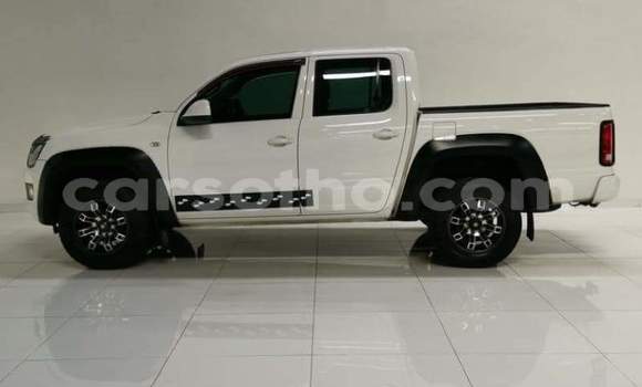 Buy Used Volkswagen Amarok White Car in Hlotse in Leribe Buy Used Volkswagen Amarok White Car in Hlotse in Leribe