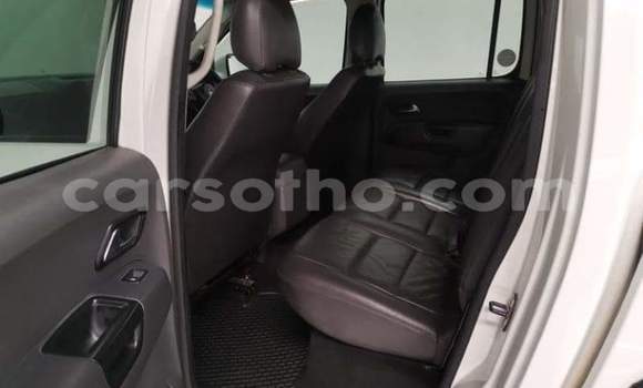 Buy Used Volkswagen Amarok White Car in Hlotse in Leribe Buy Used Volkswagen Amarok White Car in Hlotse in Leribe