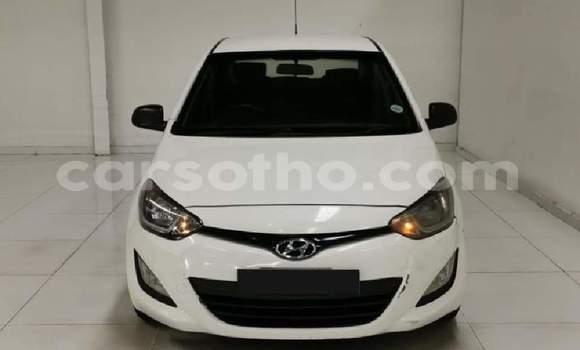 Acheter Occasion Voiture Hyundai i20 Blanc à Hlotse, Leribe Acheter Occasion Voiture Hyundai i20 Blanc à Hlotse, Leribe