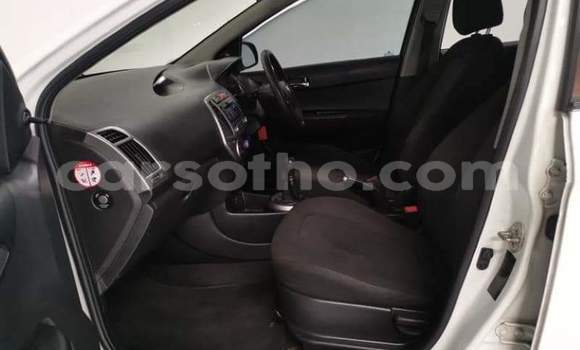 Acheter Occasion Voiture Hyundai i20 Blanc à Hlotse, Leribe Acheter Occasion Voiture Hyundai i20 Blanc à Hlotse, Leribe