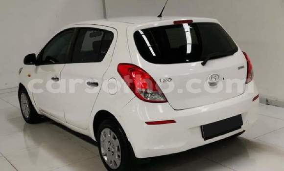 Acheter Occasion Voiture Hyundai i20 Blanc à Hlotse, Leribe Acheter Occasion Voiture Hyundai i20 Blanc à Hlotse, Leribe