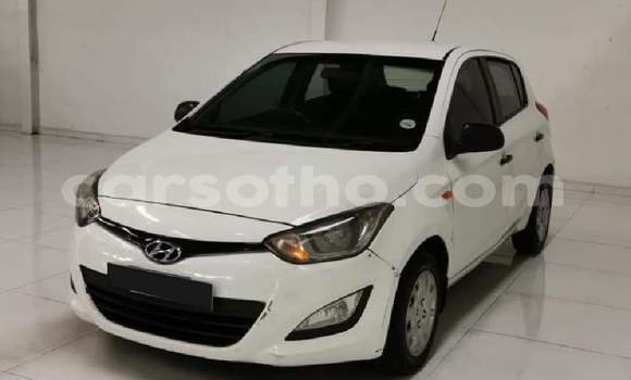Acheter Occasion Voiture Hyundai i20 Blanc à Hlotse, Leribe Acheter Occasion Voiture Hyundai i20 Blanc à Hlotse, Leribe