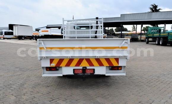 اشتري مستعمل Nissan UD White شاحنة في Maseru في Maseru اشتري مستعمل Nissan UD White شاحنة في Maseru في Maseru