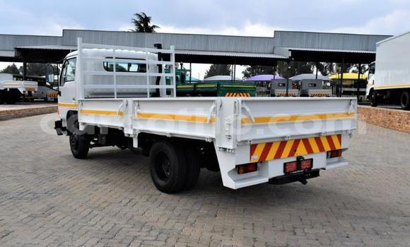 اشتري مستعمل Nissan UD White شاحنة في Maseru في Maseru اشتري مستعمل Nissan UD White شاحنة في Maseru في Maseru