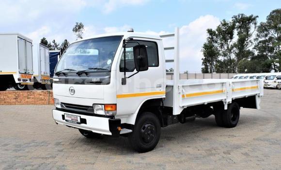اشتري مستعمل Nissan UD White شاحنة في Maseru في Maseru اشتري مستعمل Nissan UD White شاحنة في Maseru في Maseru