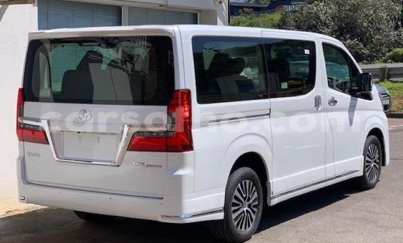 اشتري مستعمل Toyota Commuter White سيارة في Maseru في Maseru اشتري مستعمل Toyota Commuter White سيارة في Maseru في Maseru