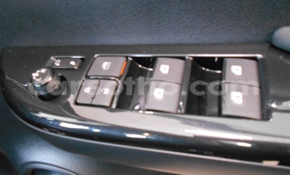 Sayi Na hannu Toyota Hilux Silver Mota in Maseru a Maseru Sayi Na hannu Toyota Hilux Silver Mota in Maseru a Maseru